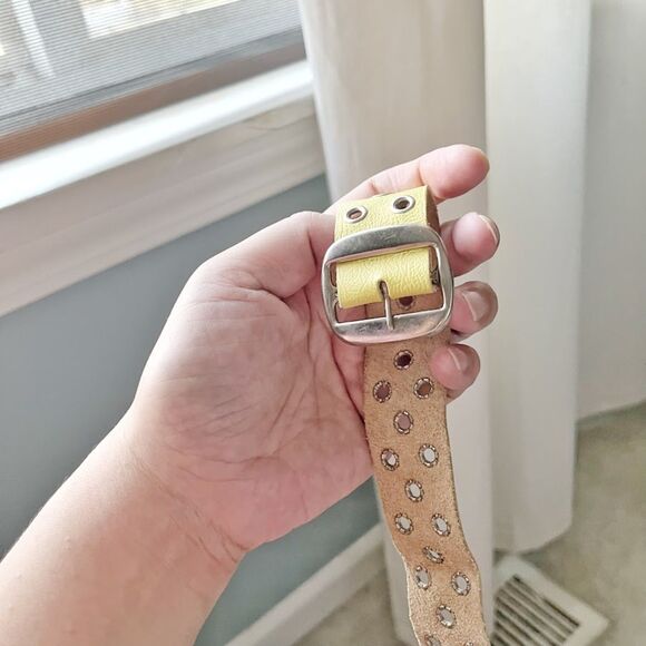 Genuine Leather Wider Width Thin Lightweight Adjustable Grommet Buckle Bracelet - Picture 6 of 7